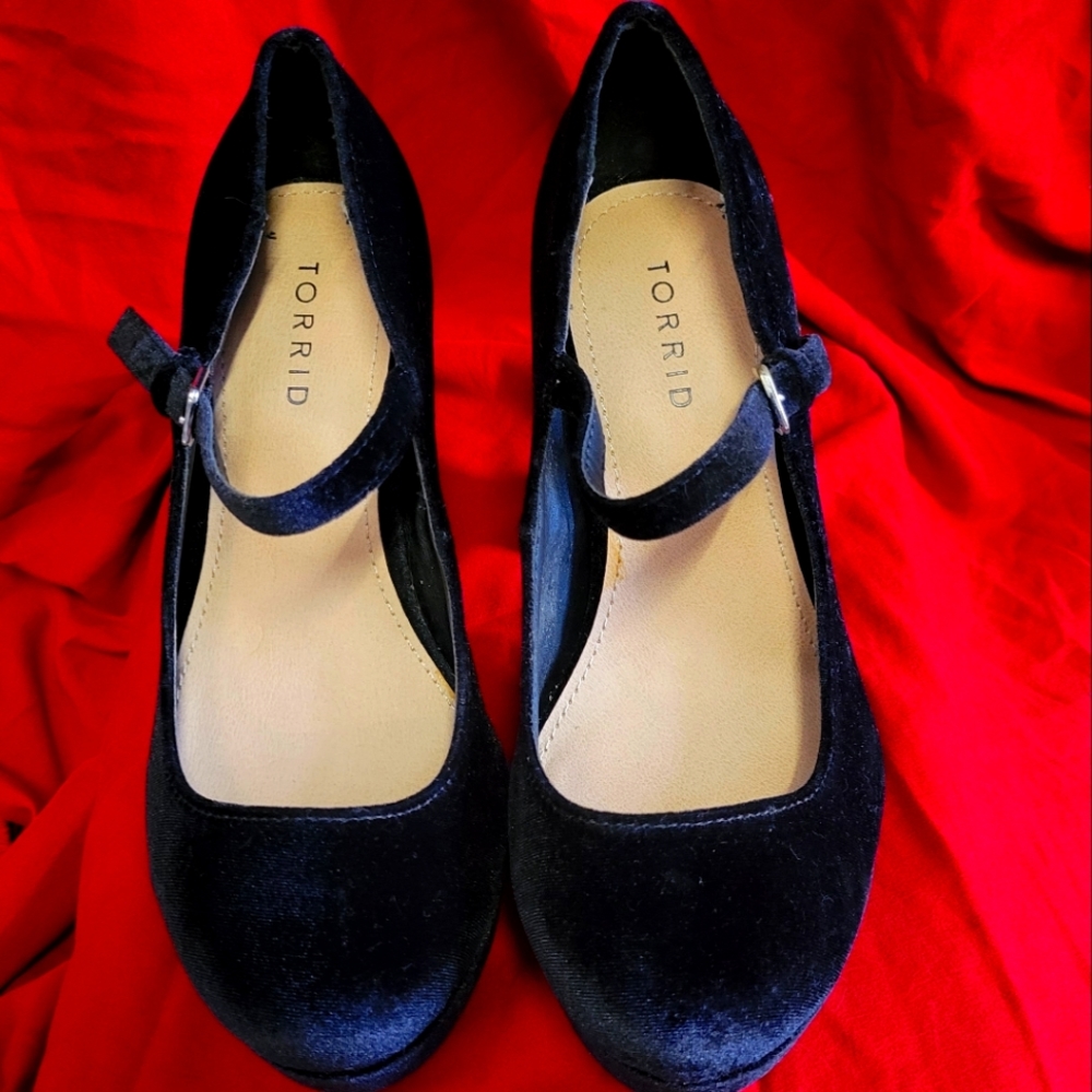 Torrid Black Velvet MaryJane Pumps sz7